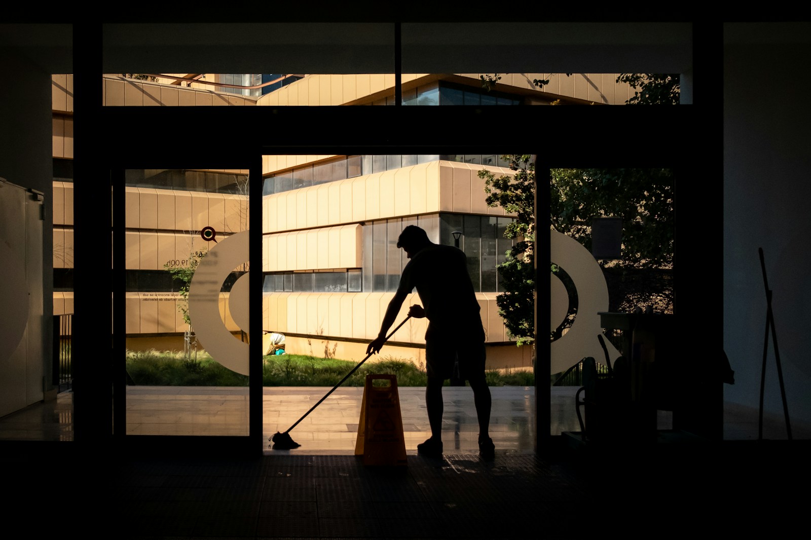 Suplencias de conserjes: previsión y profesionalidad para garantizar la continuidad del servicio